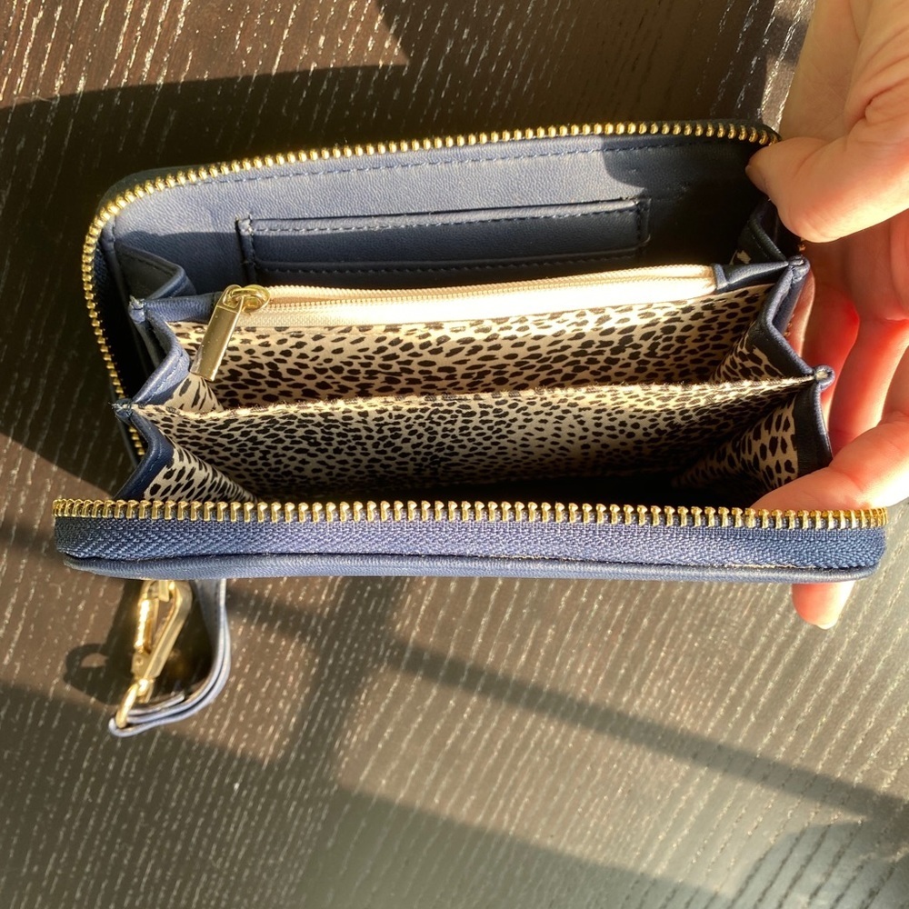Beautiful Navy Blue Wallet Coin Holder Card Holder with Wristlet Zip Around - Picture 6 of 8